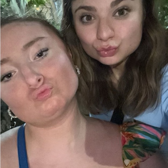 Meet your Posher, IssyRN - Picture 3 of 3